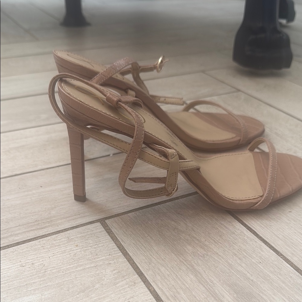 Size 8.5 Sam Edelman heels - Picture 4 of 4